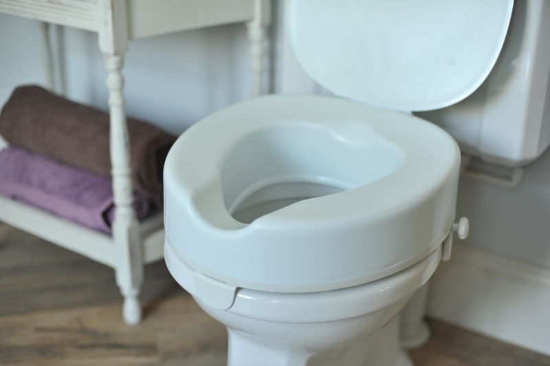 Raised Toilet Seats & Aids